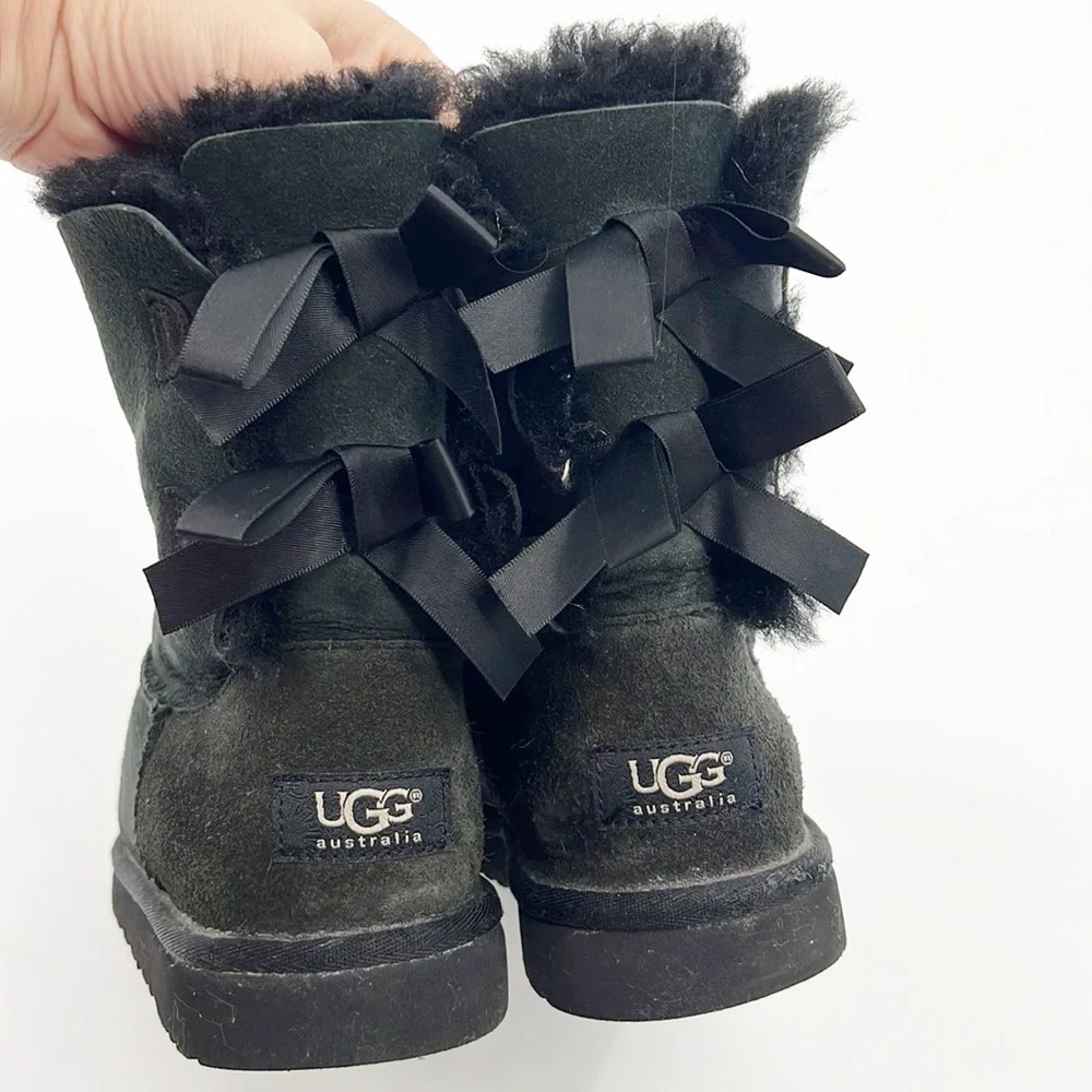 Ugg Mini Bailey Bow Black size 4
